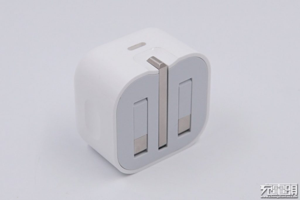 omfavne æg by Apple 18W USB-C Power Adapter with Folding Pins Teardown Review: Genius  Engineering - Chargerlab