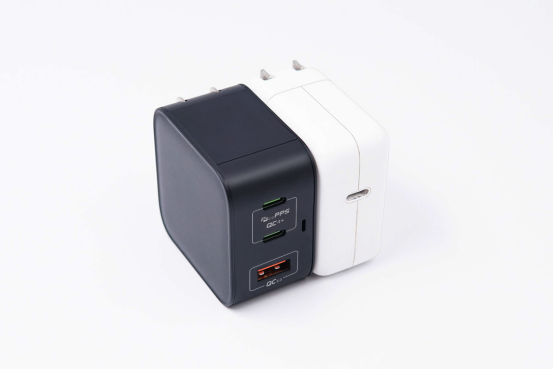 Hongda Shun released its new 65W Gallium Nitride charger, which can charge three devices simultaneously-Chargerlab