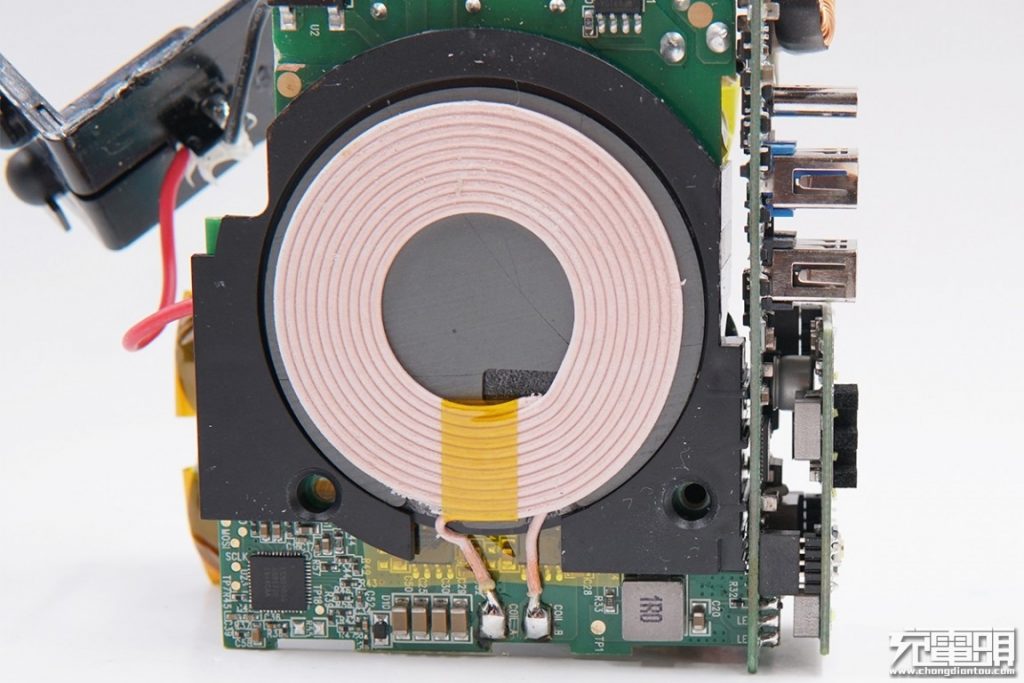 Mophie Powerstation Hub Teardown Review: All in One-Chargerlab