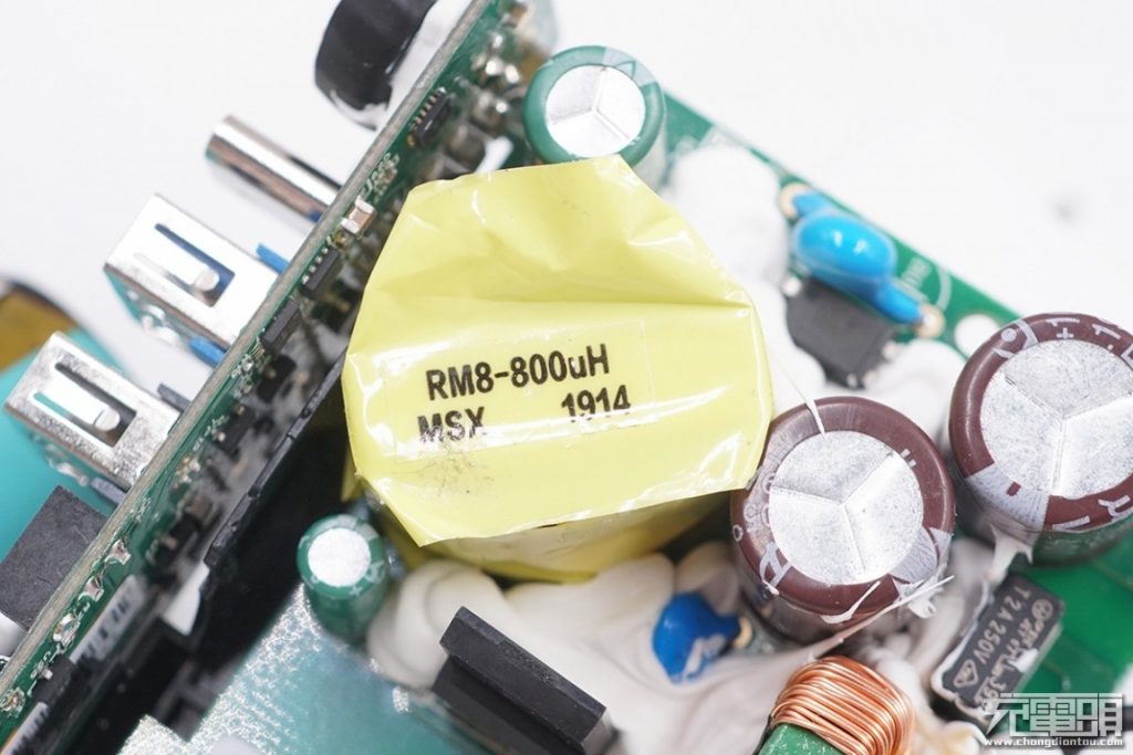 Mophie Powerstation Hub Teardown Review: All in One-Chargerlab
