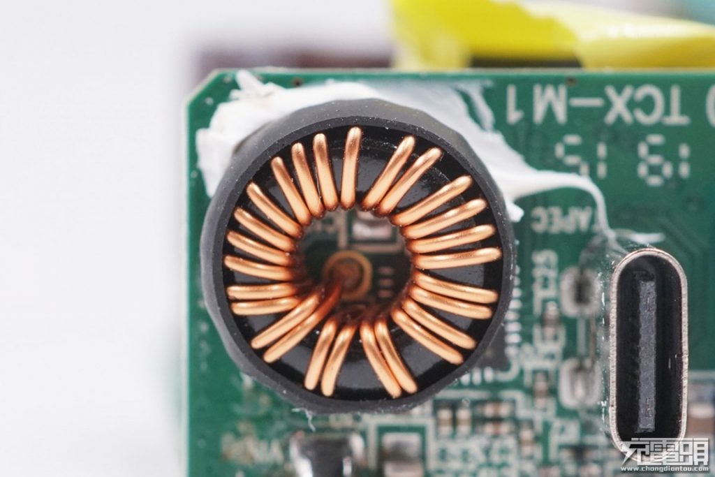 Mophie Powerstation Hub Teardown Review: All in One-Chargerlab