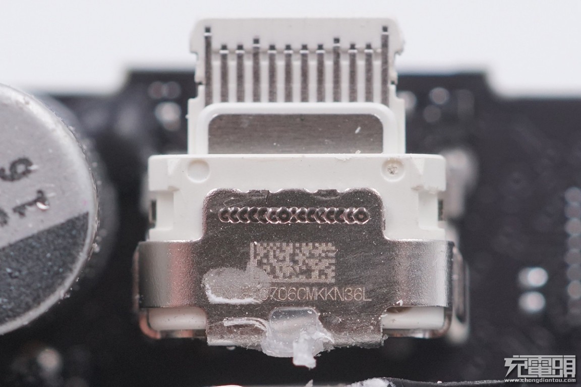 Apple 18W USB-C Power Adapter with Folding Pins Teardown Review: Genius ...