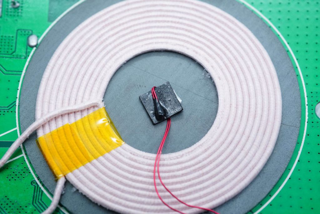 Teardown Report: Belkin MFM Certified Two-in-One 20W Wireless Charger-Chargerlab