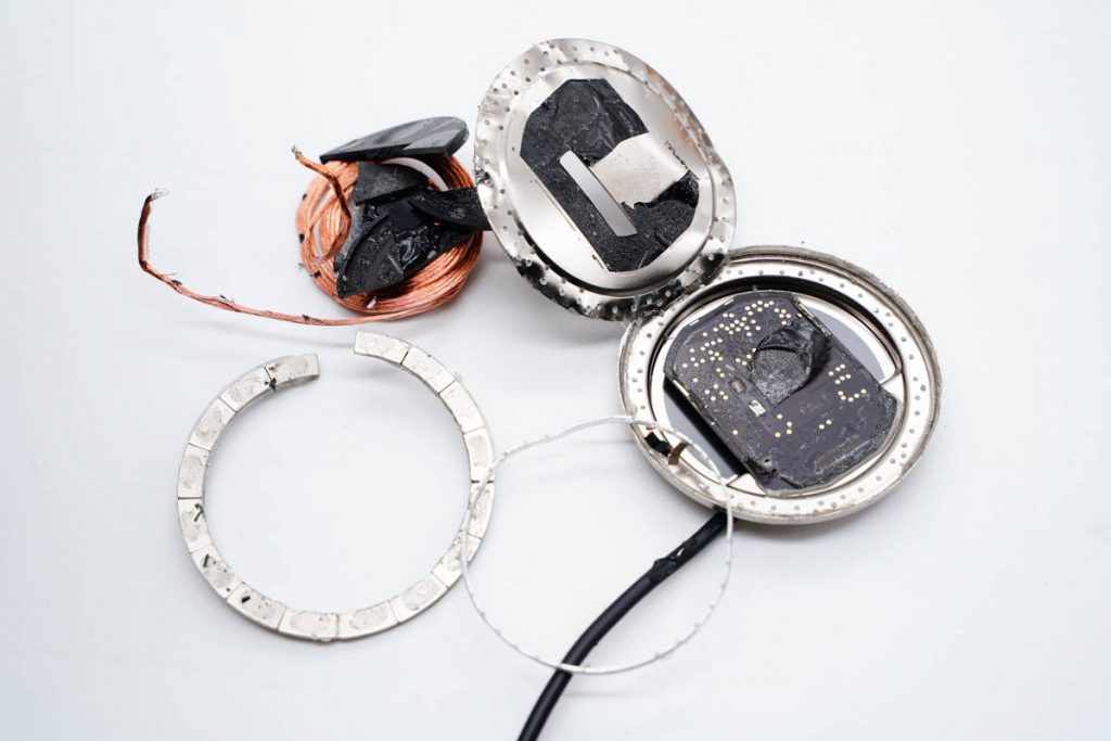 Teardown Report: Belkin MFM Certified Two-in-One 20W Wireless Charger-Chargerlab