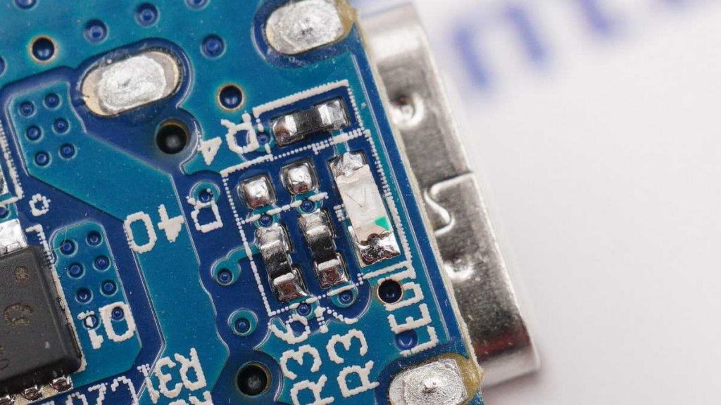 Teardown Report - UGREEN 40W Dual Type-c Port Fast Car Charger-Chargerlab