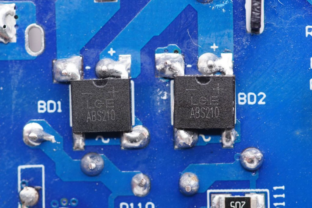 Teardown of L Lab Two-in-one 60W GaN Fast Charger With 10000mAh Power Bank-Chargerlab