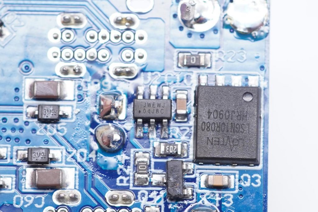 Teardown of L Lab Two-in-one 60W GaN Fast Charger With 10000mAh Power Bank-Chargerlab