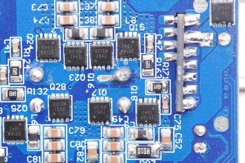 Teardown of L Lab Two-in-one 60W GaN Fast Charger With 10000mAh Power Bank-Chargerlab