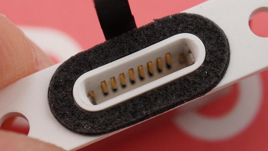 Teardown of AirPods 3 Charging Case-Chargerlab