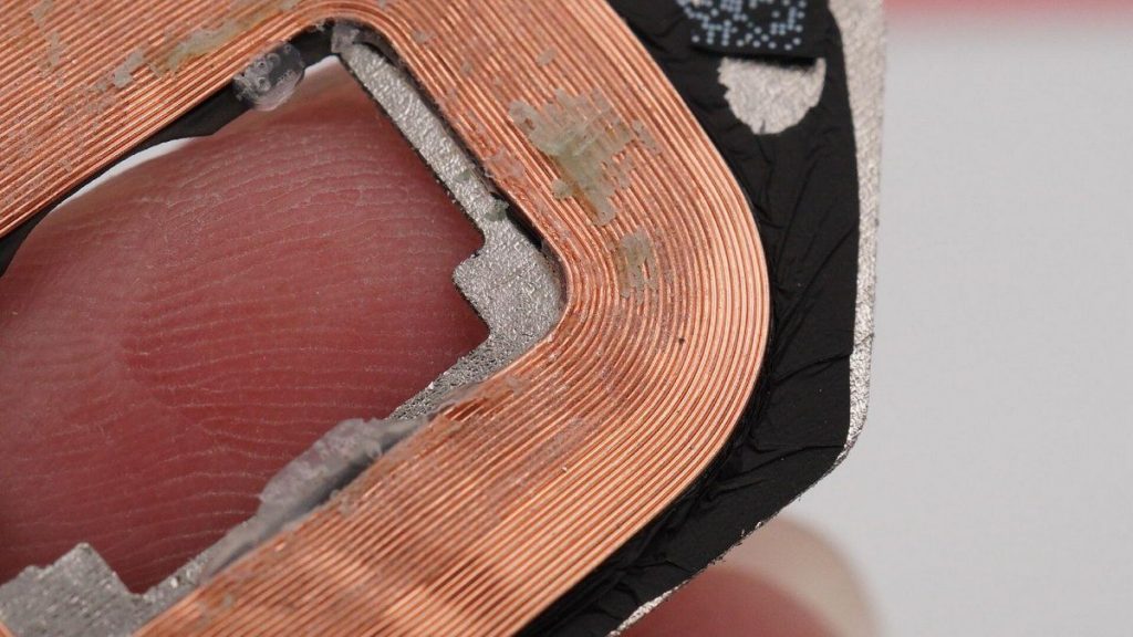 Teardown of AirPods 3 Charging Case-Chargerlab
