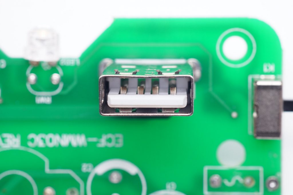Teardown of ANZONTO 18W Socket Shelf (1A1C)-Chargerlab