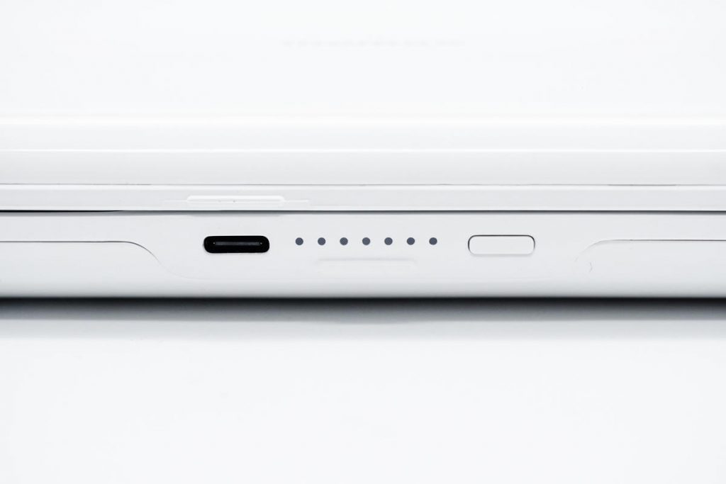 Review of MOMAX Airbox Charging Station(A Foldable Power Bank)-Chargerlab