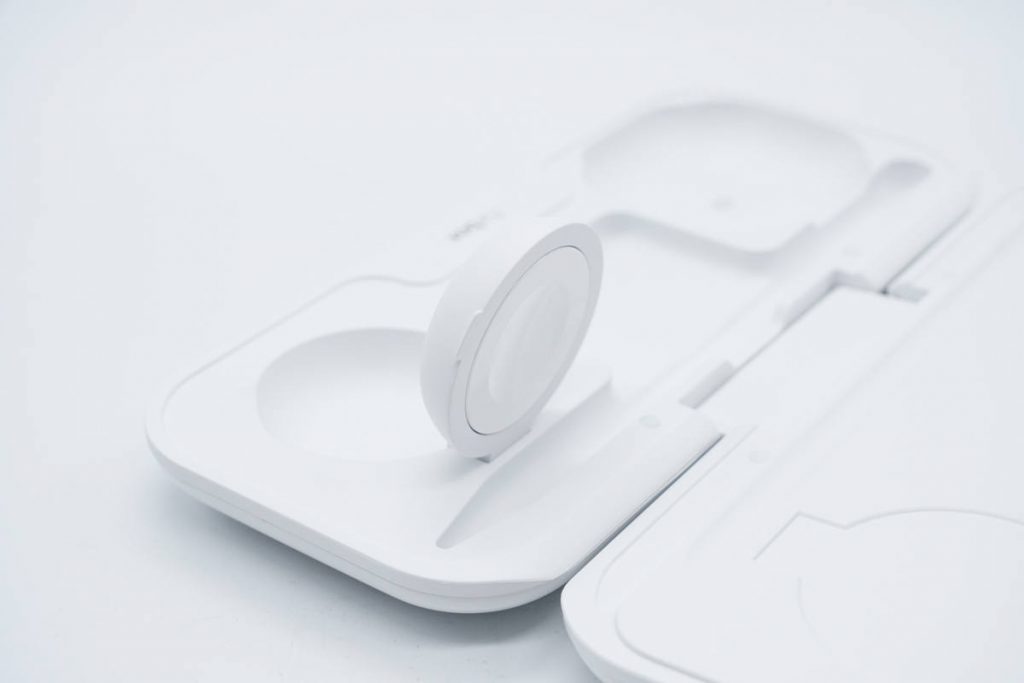 Review of MOMAX Airbox Charging Station(A Foldable Power Bank)-Chargerlab