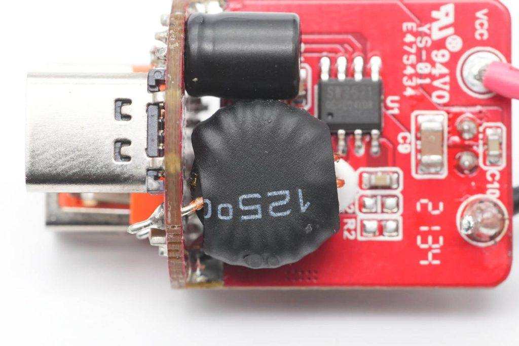 Teardown of Mercedes-Benz V-CLASS Original 36W Charger-Chargerlab
