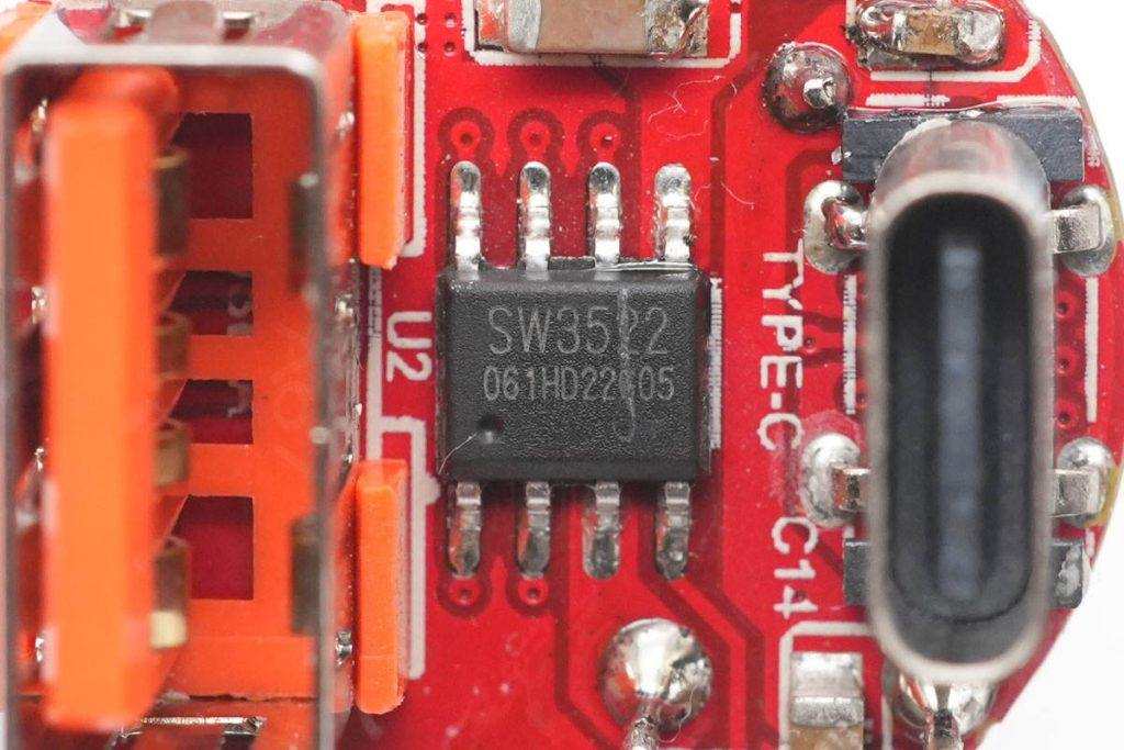 Teardown of Mercedes-Benz V-CLASS Original 36W Charger-Chargerlab