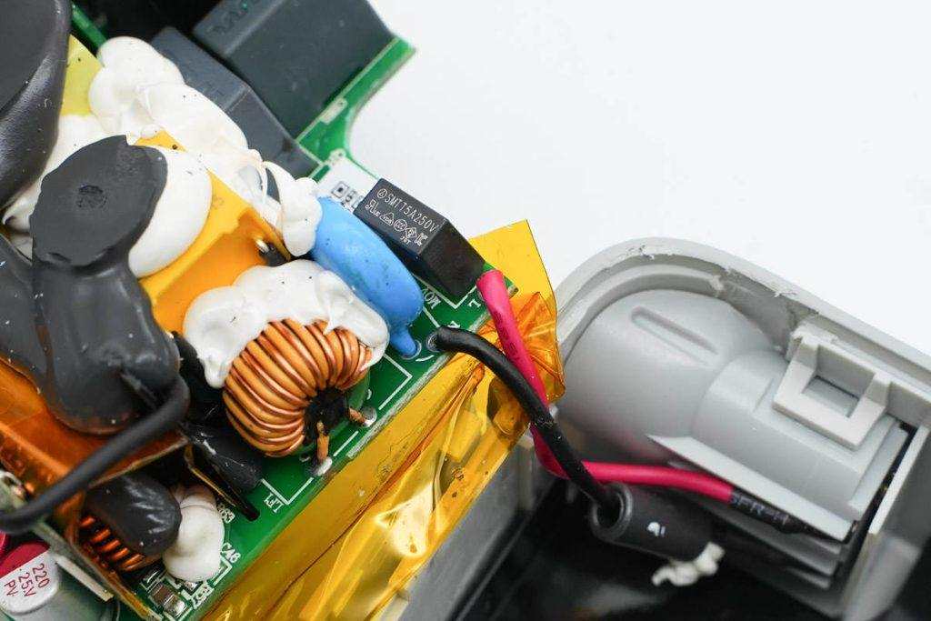 Teardown of InfinityLab ILINC 100W 2A2C GaN Charger-Chargerlab
