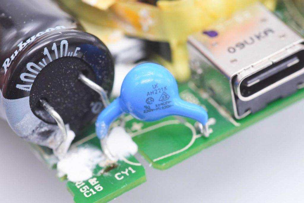 Teardown of DELL 60W USB-C Charger DA60NM200-Chargerlab