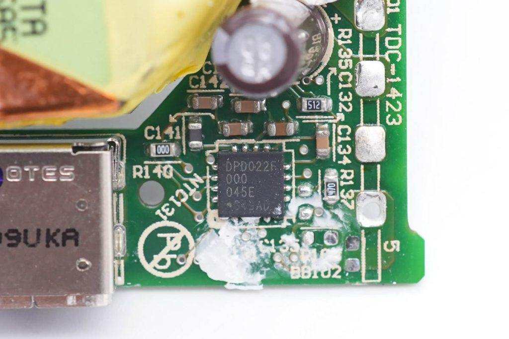 Teardown of DELL 60W USB-C Charger DA60NM200-Chargerlab