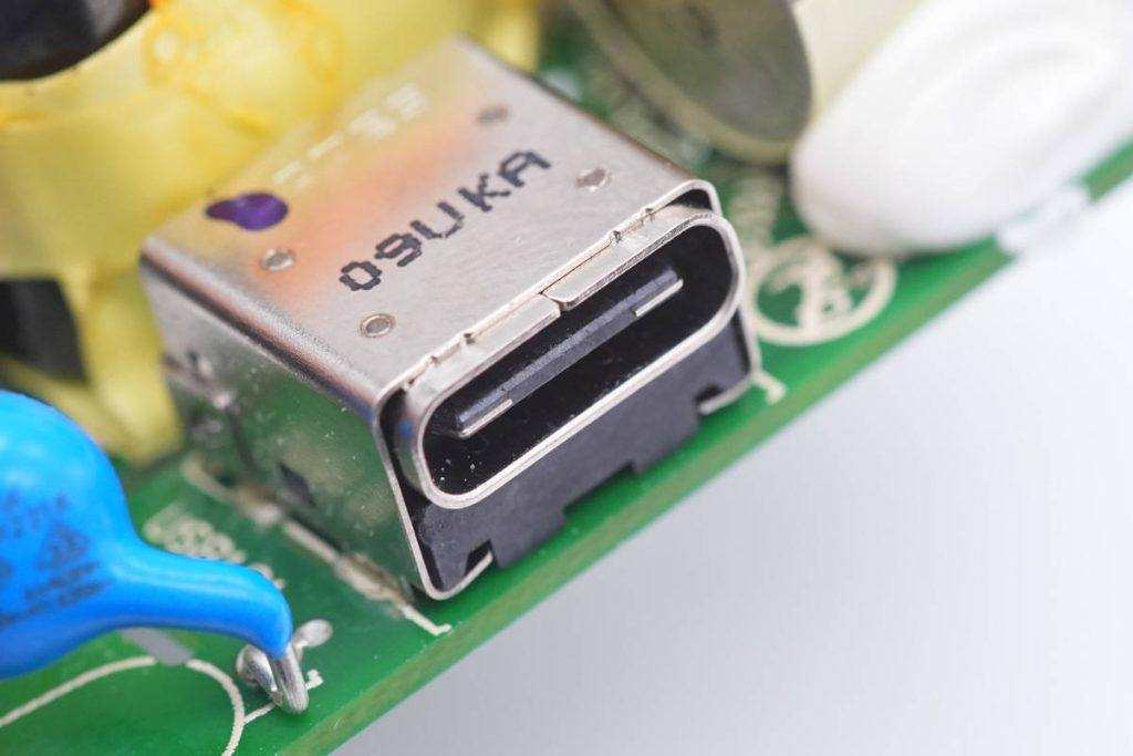 Teardown of DELL 60W USB-C Charger DA60NM200-Chargerlab