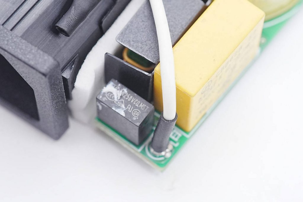 Teardown of Razer Blade 280W GaN Power Adapter (RC30-042)-Chargerlab