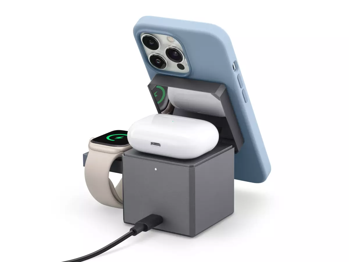 UGREEN's just-released 15W MagSafe 3-in-1 charging station sees