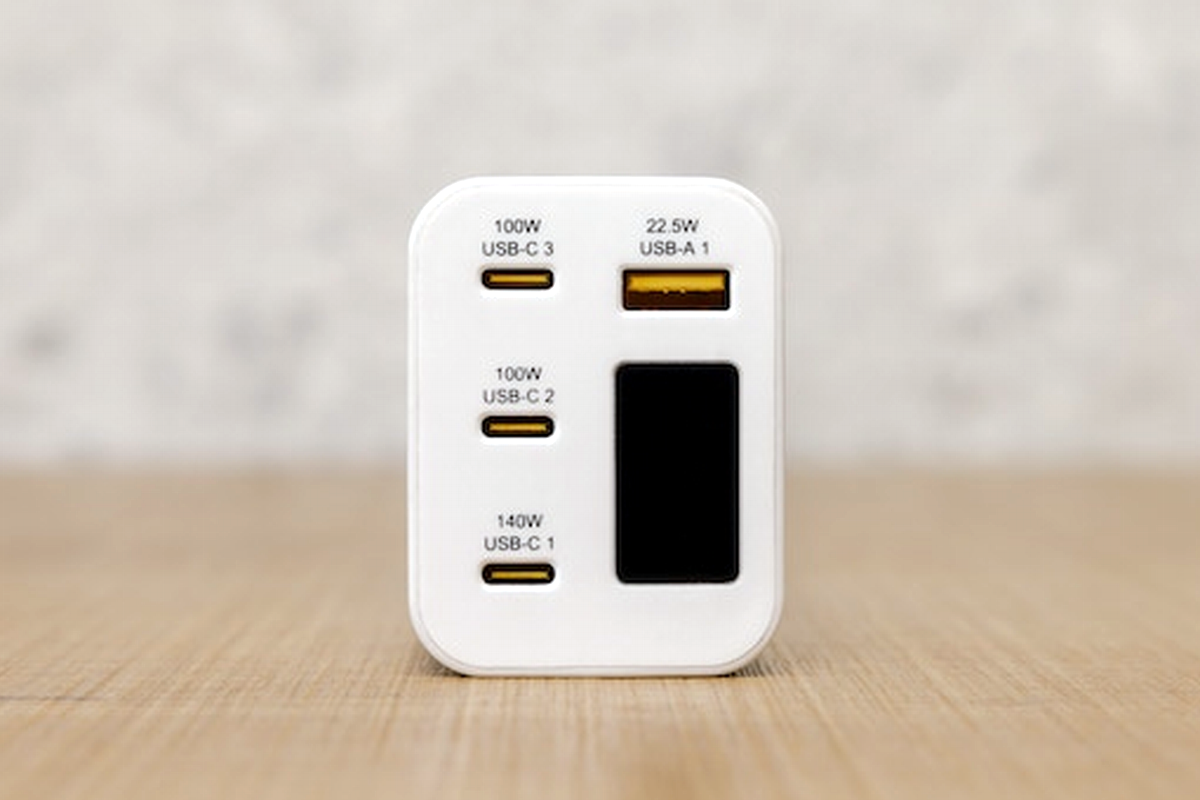 Review: Chargeasap Omega 200W adapter can charge 4 devices at once