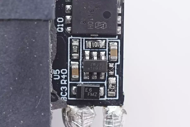 Teardown of Original 125W GaN Charger for Motorola edge 30 ultra (MC-1258)-Chargerlab