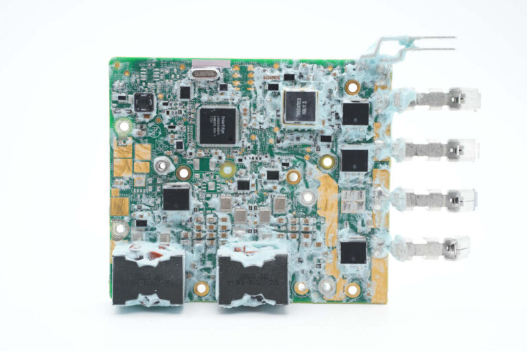 Teardown of SolarEdge 330W Power Optimizer Module (OPJ300) - Chargerlab
