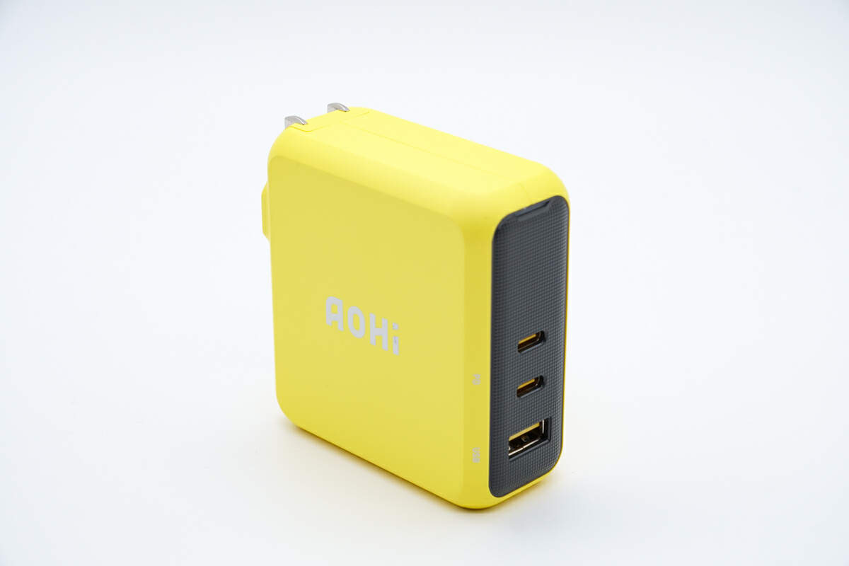 AOHI Magcube 140W GaN+ 3-Port USB-C and USB-A Fast Charger