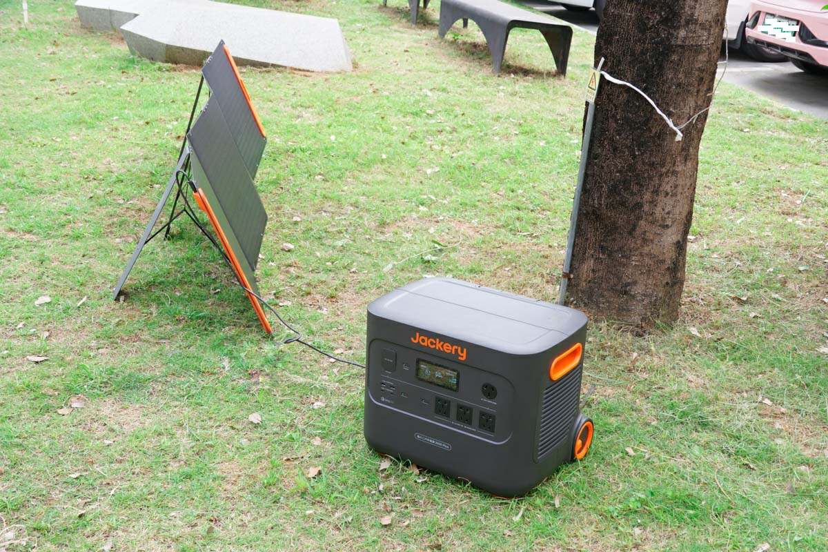 Considerations for Charging a Portable Power Station with Solar Panels-Chargerlab