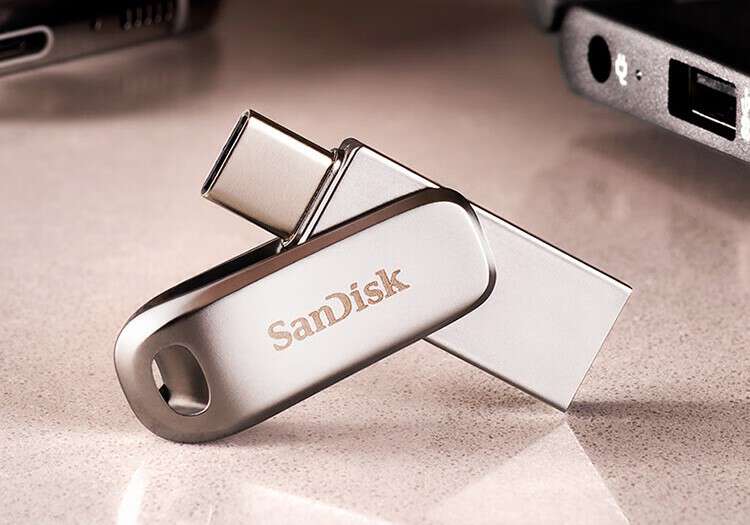 Compatible with iPhone 15  A USB-C Flash Drive Buying Guide