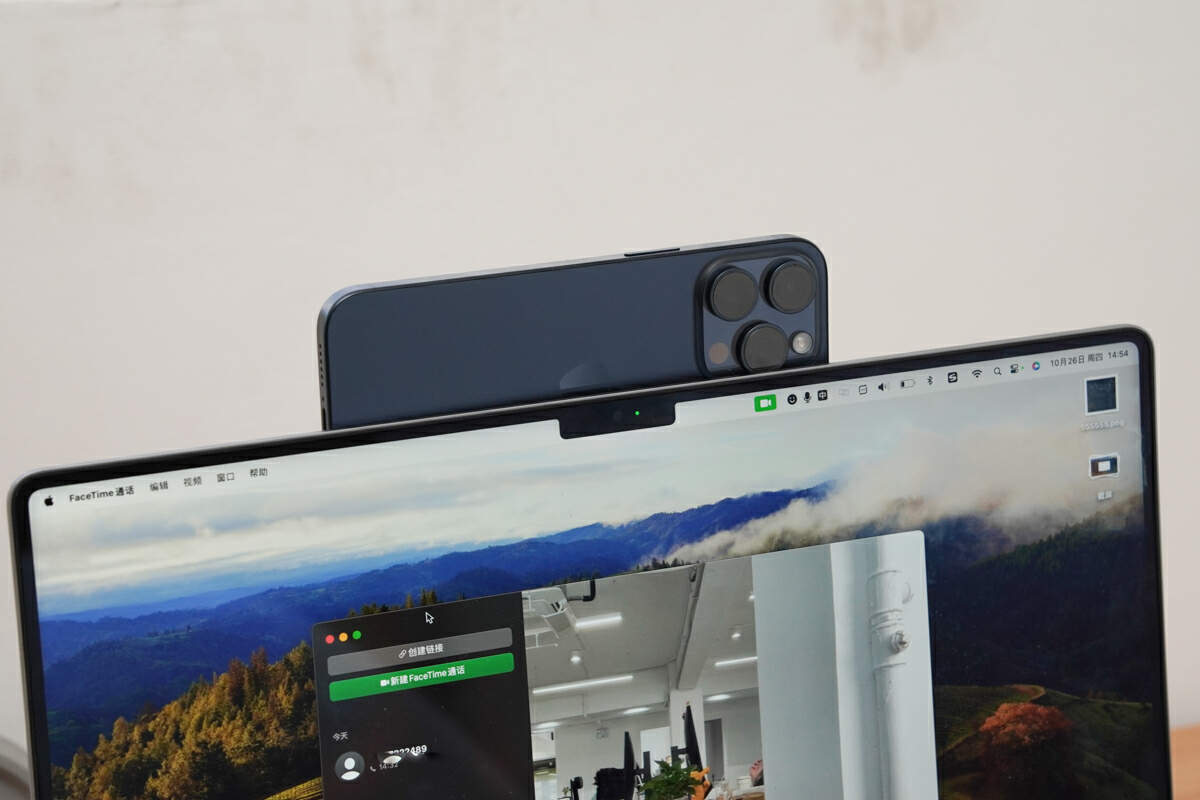 Using Your iPhone 15 Pro Max as a MacBook Webcam-Chargerlab
