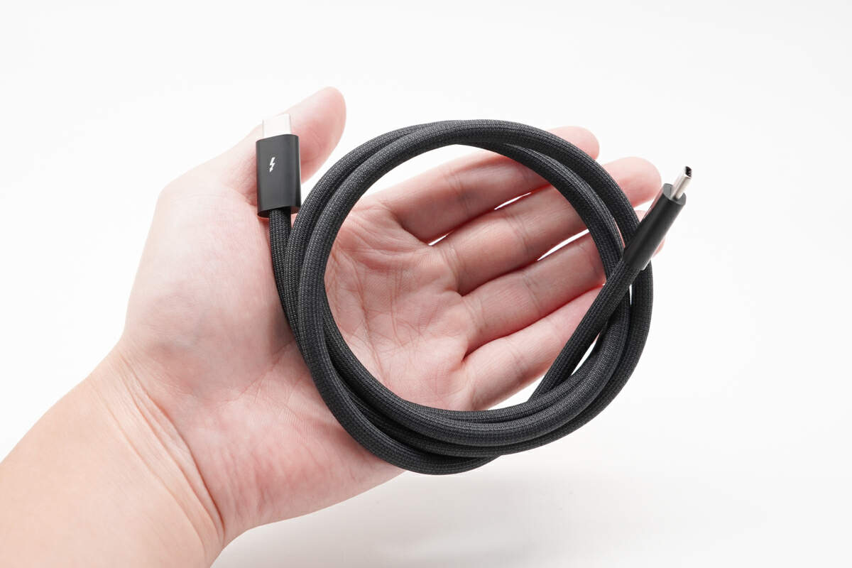 Thunderbolt 4 Pro Cable - 1M