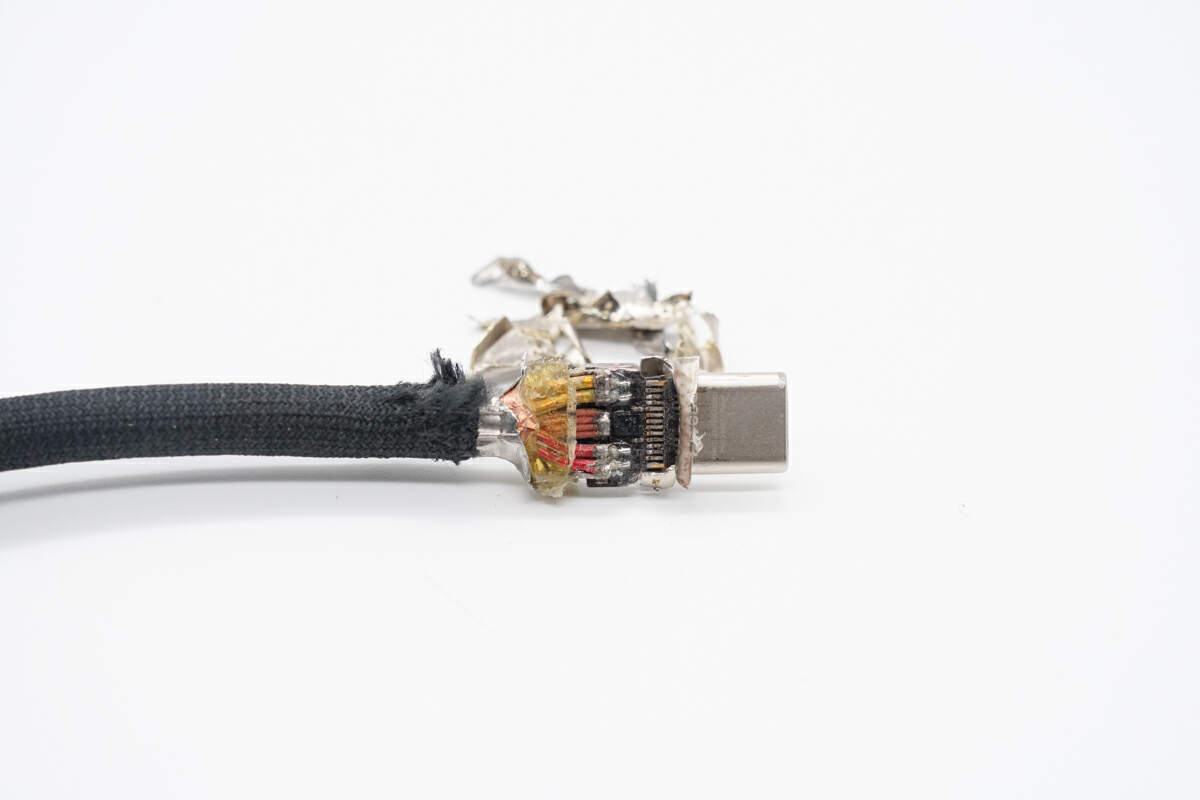 Video shows teardown of Apple's Thunderbolt 4 Pro Cable - 9to5Mac