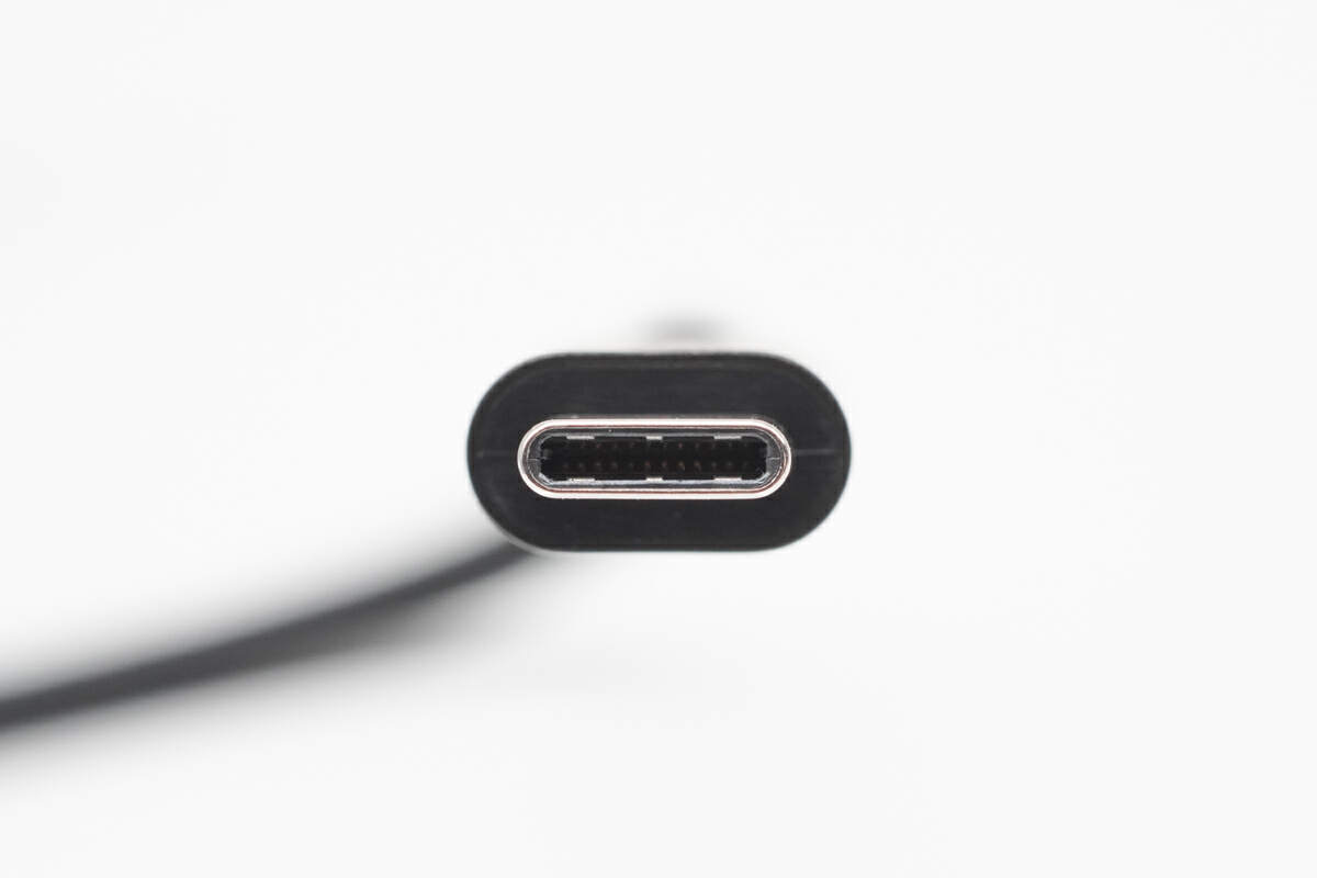 Charging Review of ASUS ROG 65W Gaming Charger Dock-Chargerlab
