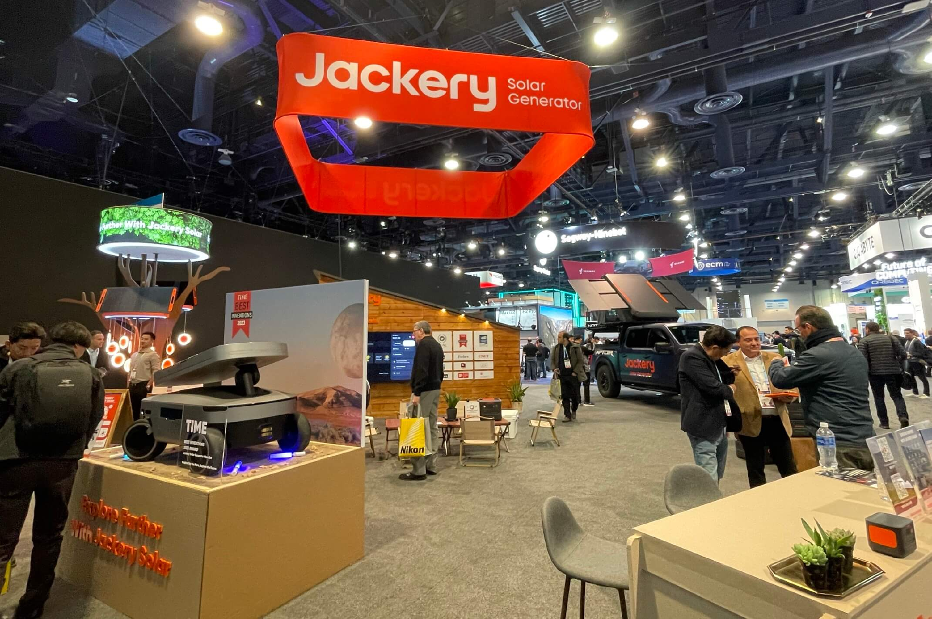Hello Tech Unveils the Jackery Solar Generator Mars Bot at CES 2024-Chargerlab