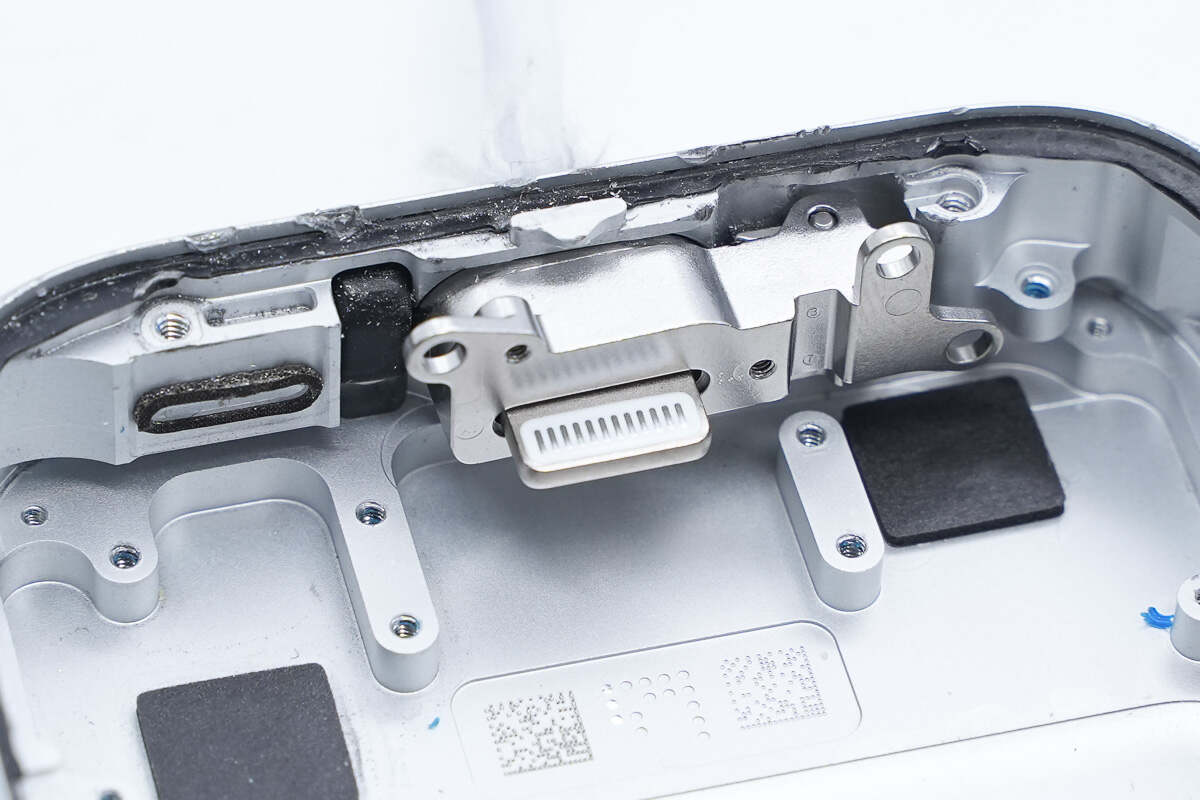 Teardown of Apple Vision Pro Battery-Chargerlab