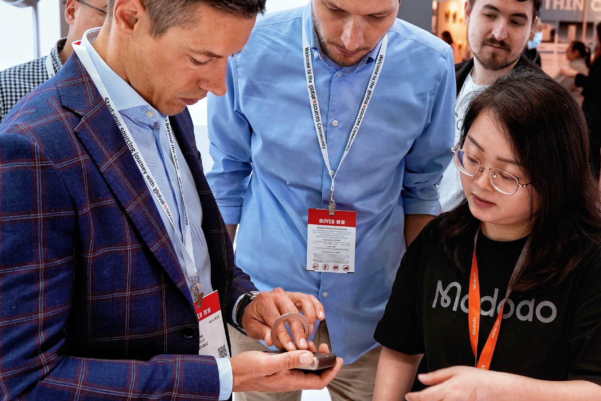 Mcdodo Showcases 2025 Red Dot Award-Winning Products at the Global Sources Hong Kong Shows-Chargerlab