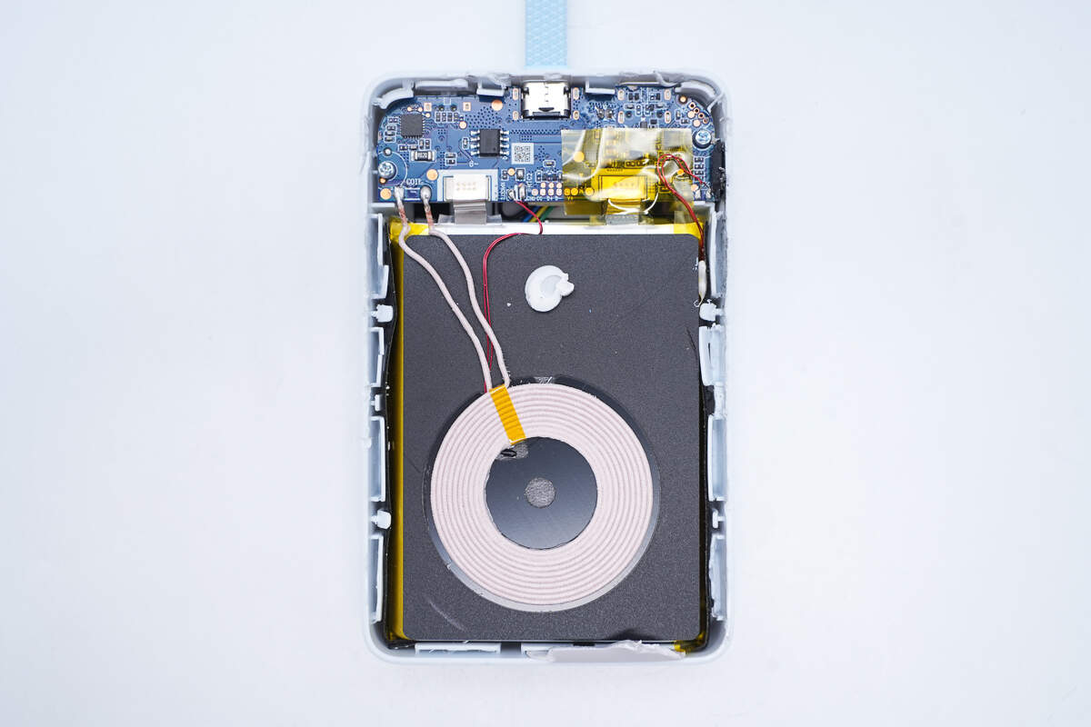 Teardown of CUKTECH 10000mAh Magnetic Power Bank (CP132ML)-Chargerlab