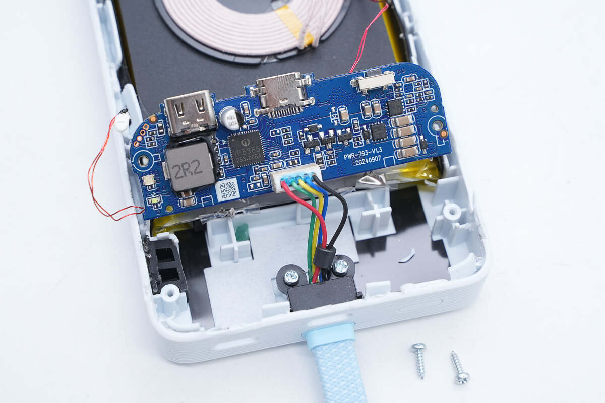Teardown of CUKTECH 10000mAh Magnetic Power Bank (CP132ML)-Chargerlab