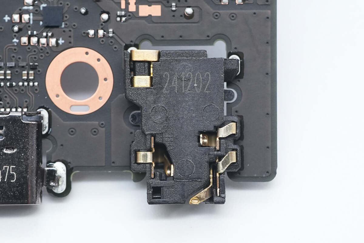 Teardown of Lenovo Legion Go S Gaming Console-Chargerlab