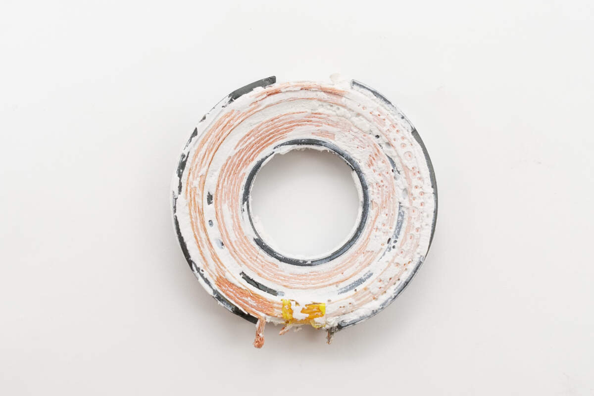 Teardown of Huawei WATCH 2nd-Gen Wireless SuperCharger (CW05)-Chargerlab