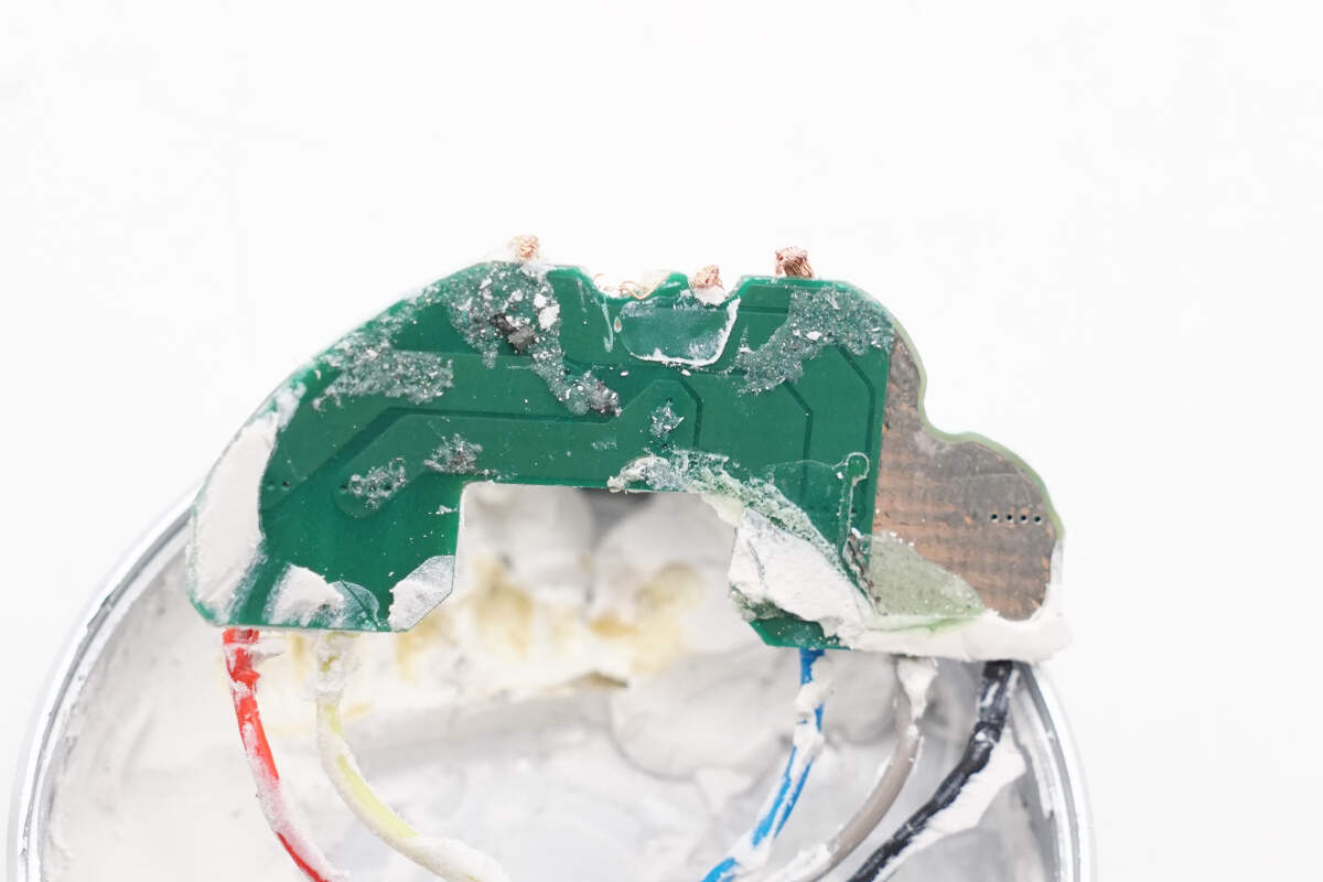Teardown of Huawei WATCH 2nd-Gen Wireless SuperCharger (CW05)-Chargerlab