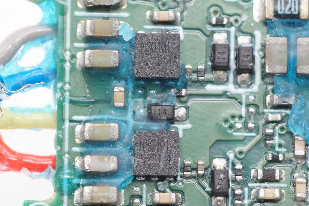 Teardown of Huawei WATCH 2nd-Gen Wireless SuperCharger (CW05)-Chargerlab