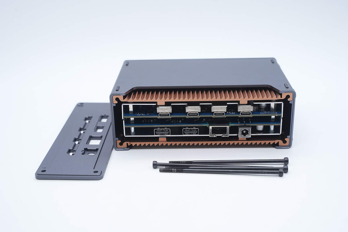 Teardown of UGREEN Revodok Max Thunderbolt 5 Docking Station (U715)-Chargerlab