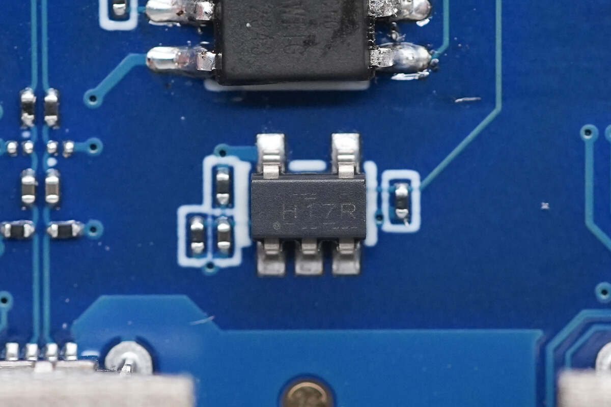 Teardown of UGREEN Revodok Max Thunderbolt 5 Docking Station (U715)-Chargerlab
