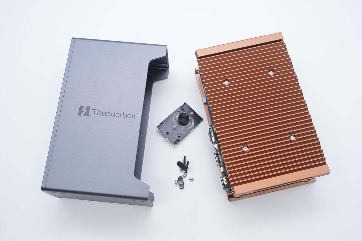 Teardown of UGREEN Revodok Max Thunderbolt 5 Docking Station (U715)-Chargerlab