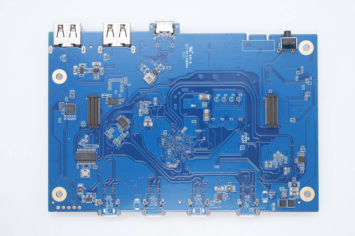 Teardown of UGREEN Revodok Max Thunderbolt 5 Docking Station (U715)-Chargerlab