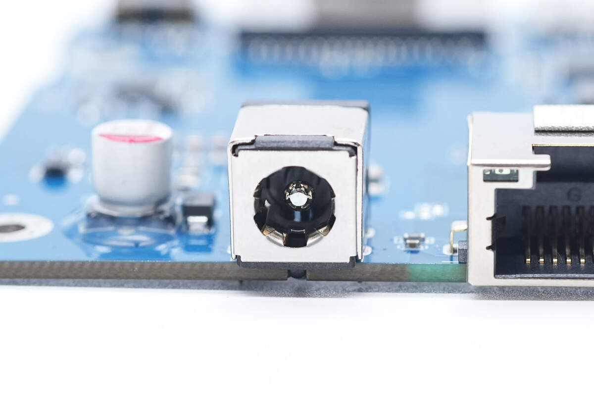 Teardown of UGREEN Revodok Max Thunderbolt 5 Docking Station (U715)-Chargerlab