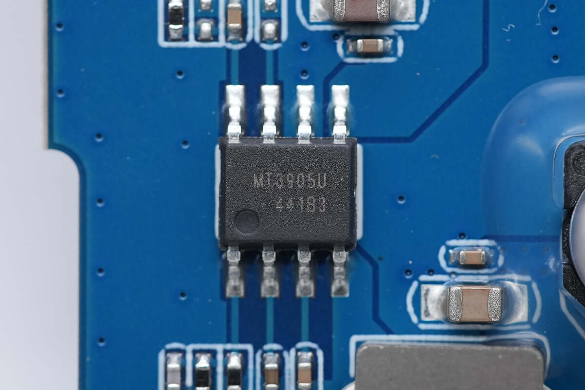 Teardown of UGREEN Revodok Max Thunderbolt 5 Docking Station (U715)-Chargerlab